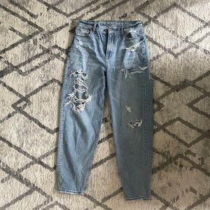 American Eagle Ripped Baggy Mom Jeans